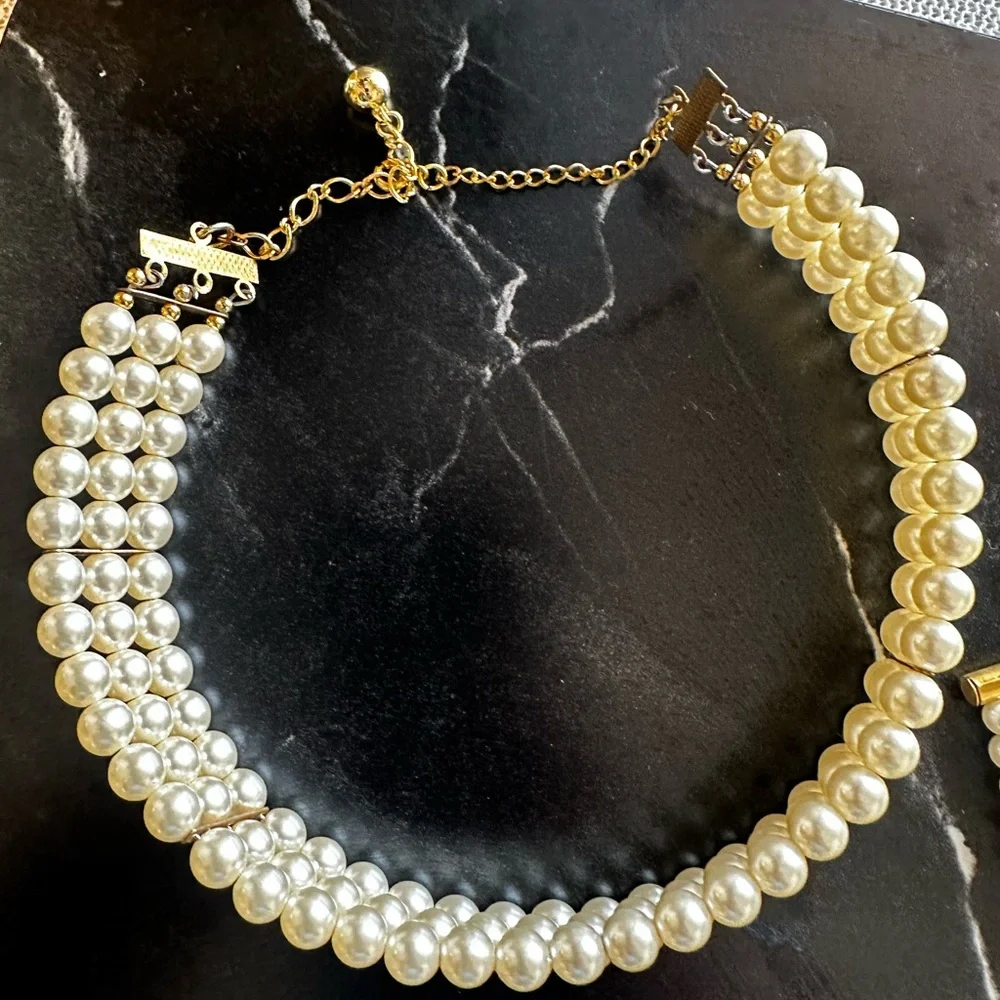 Lot of Vintage Jewelry (10pcs). Necklaces, Chokers, and Earrings. Pre-owned. - Picture 7 of 15